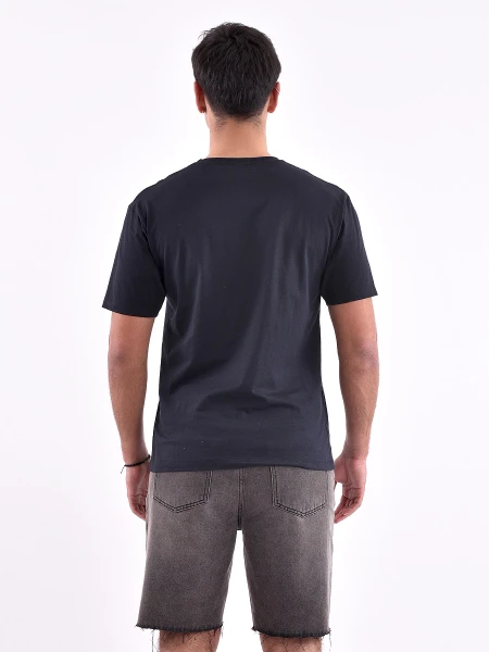 REMERA VILLAGE REGULAR ESTAMPADO 3