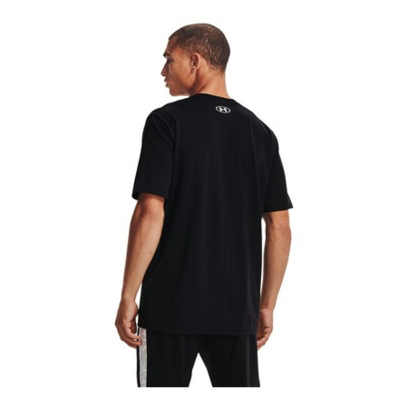 Remera- Under Armour de Hombre - 673-001N11 Negro