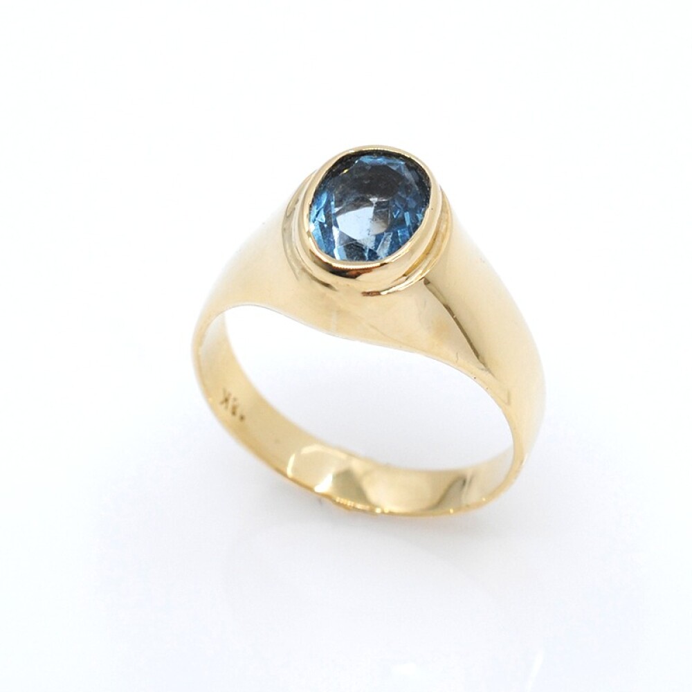 Anillo en oro 18k y topacio azul Anillo en oro 18k y topacio azul