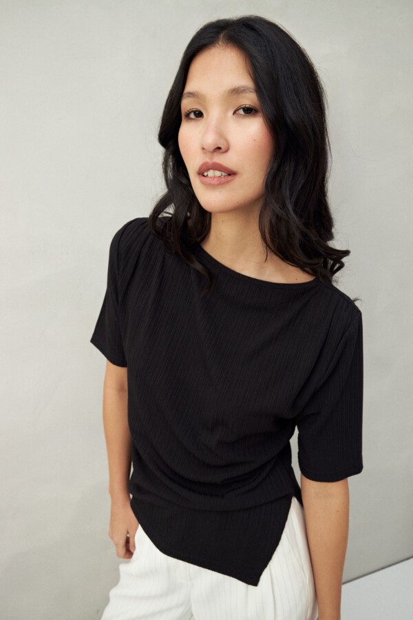 REMERA ASIA Negro