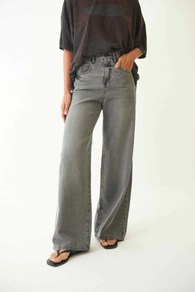 Jean over Baggy Gris