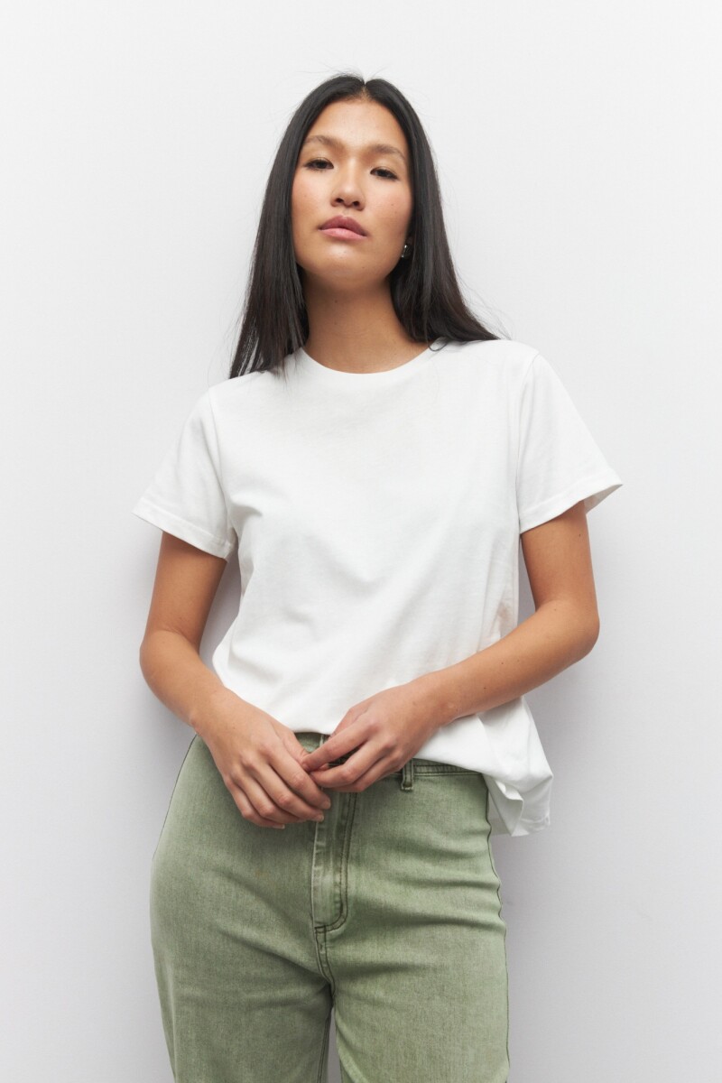 REMERA MONTAGUE Blanco