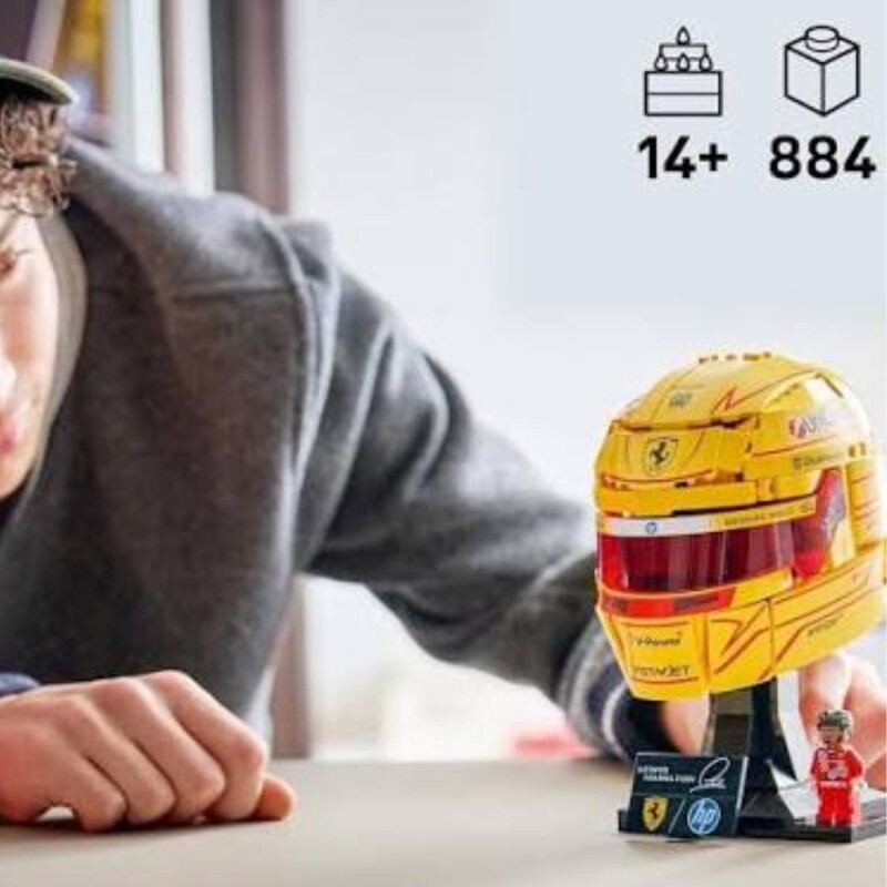 Casco de la Scuderia Ferrari HP de Lewis Hamilton 884 pcs 14+ Casco de la Scuderia Ferrari HP de Lewis Hamilton 884 pcs 14+