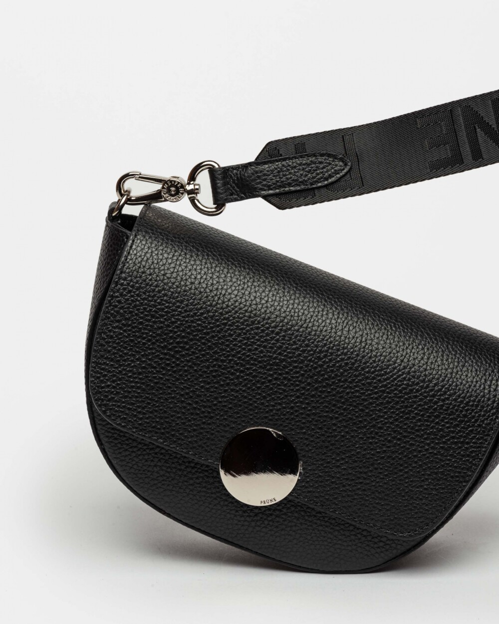 Bandolera The Circle En Cuero Graneado Negro
