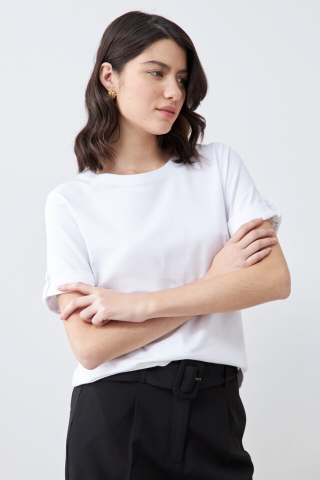 Remera con botón metálico en puños blanco