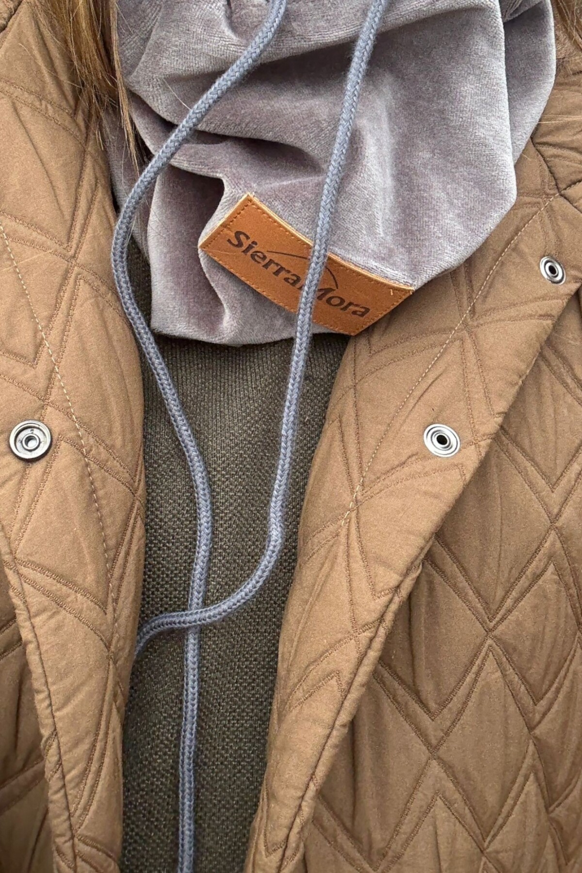 Plush Neck Gris Oscuro