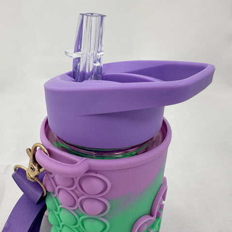 Botella infantil antiderrames con sorbito + pop it 444ml TV0572
