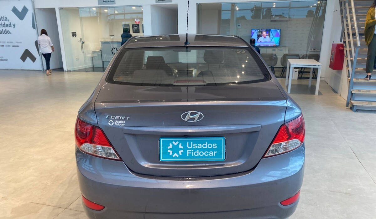 Hyundai Accent 1.4 GL S-Full 2013 Hyundai Accent 1.4 GL S-Full 2013