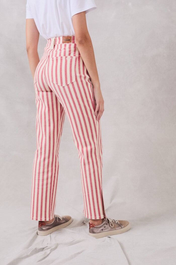 Jean Rayado Botones Rojo