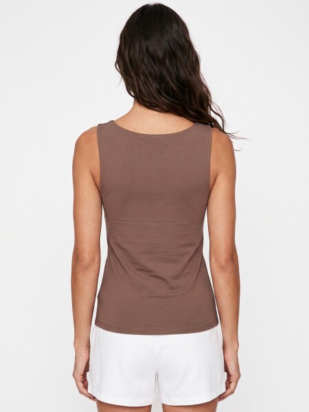 MUSCULOSA LUSA CHOCOLATE