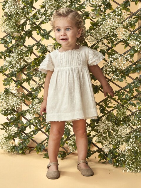 Vestido Con Jaretas Y Tiras Bordadas Blanco