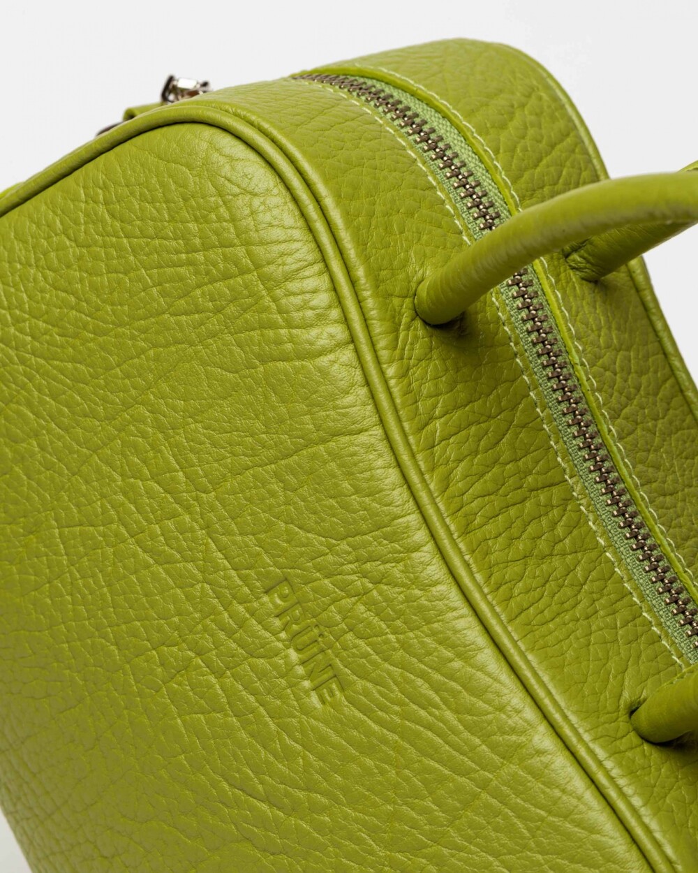 Cartera de mano The Club en cuero graneado Moss Niquel