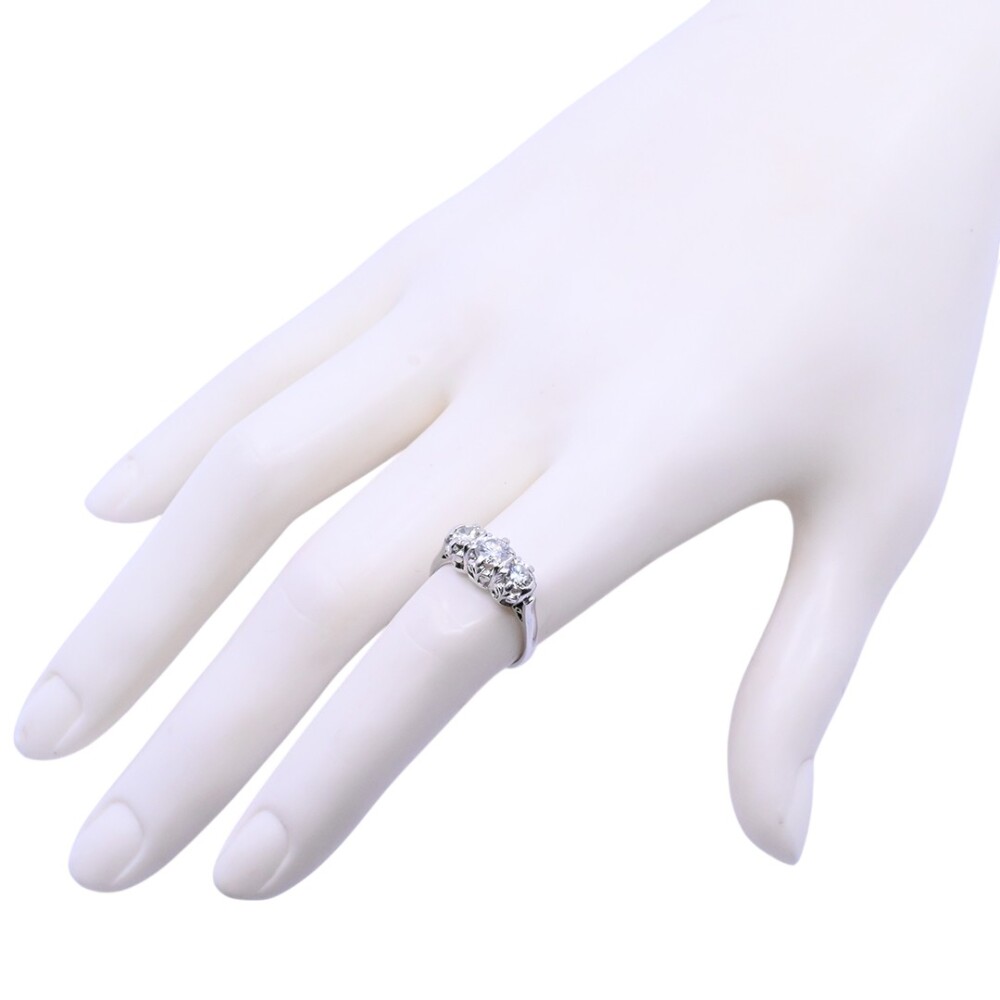 Anillo oro 18 k y platino con 3 brillantes. Anillo oro 18 k y platino con 3 brillantes.