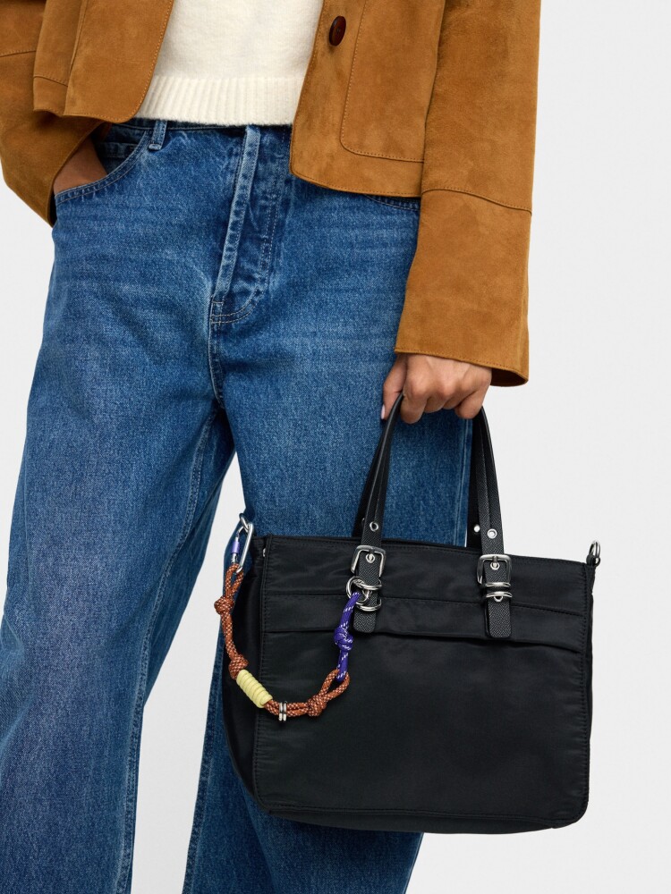 Bolso Tote De Nylon Con Colgante negro