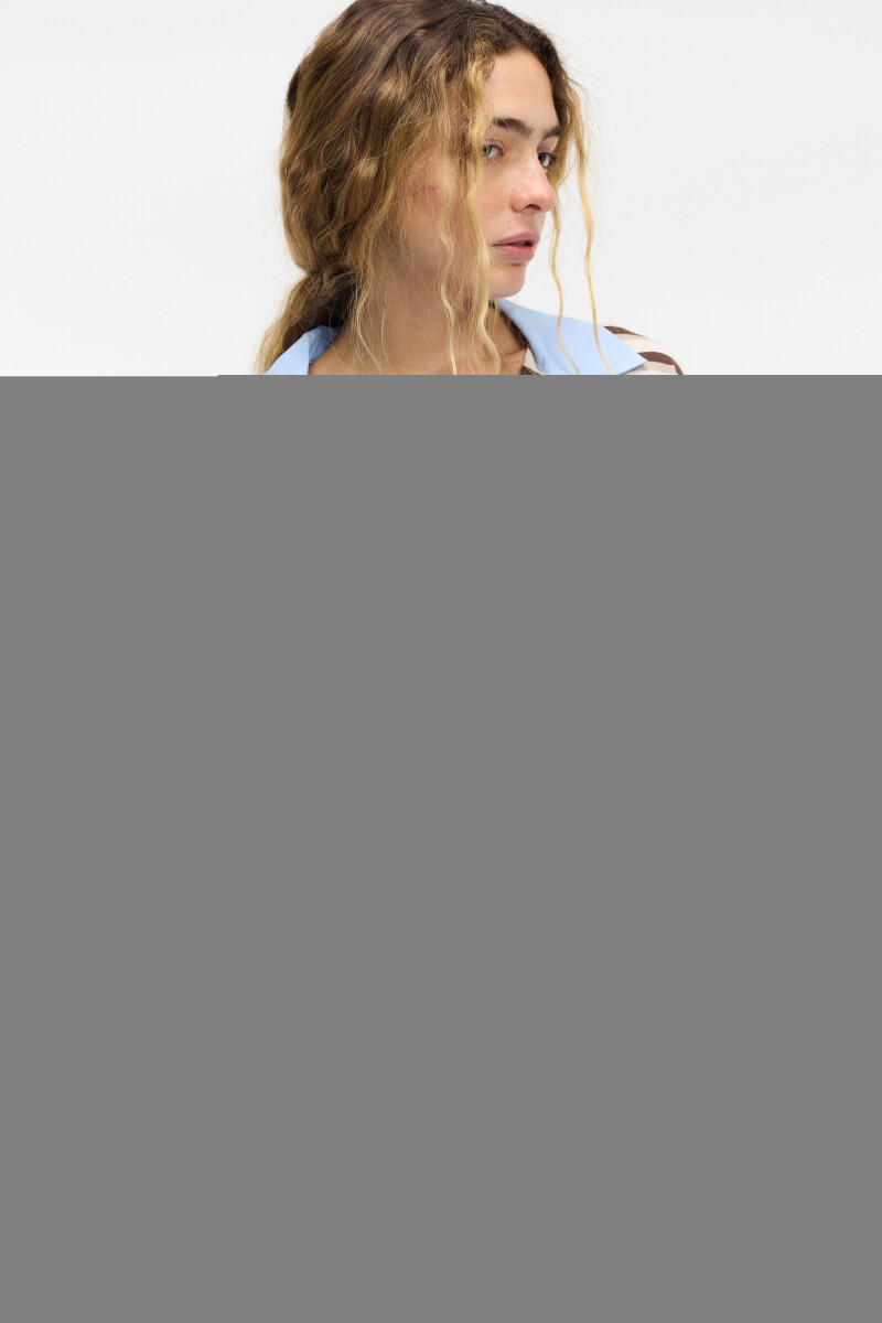 Camiseta con cuello Beige