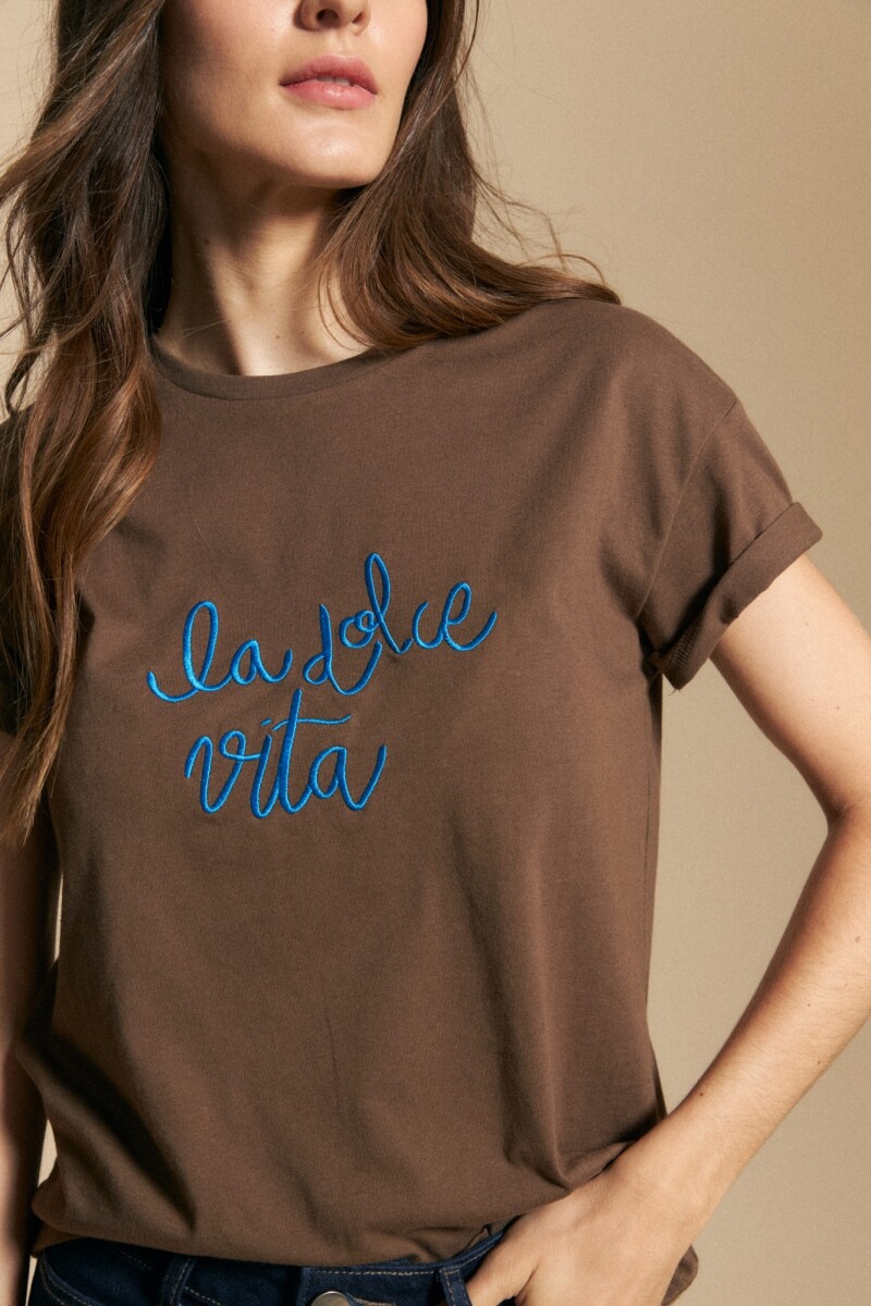 REMERA ALMENDRO 