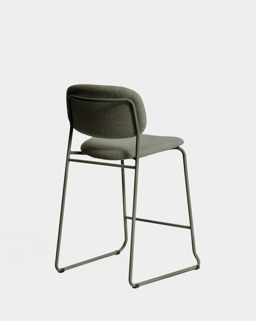 Taburete apilable Meli de chenilla verde y patas de metal verde FSC Mix Credit 65 cm Taburete apilable Meli de chenilla verde y patas de metal verde FSC Mix Credit 65 cm