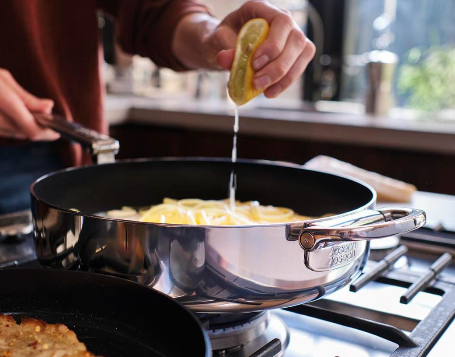 Set de 2 Sartenes Space Steel 24 cm y 28 cm Joseph Joseph- Preventa 