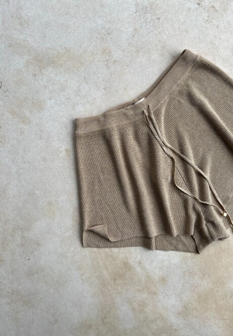 Short Dominica SS24 Gold