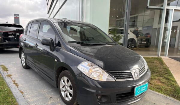 Nissan Tiida Estándar - 2010 Nissan Tiida Estándar - 2010