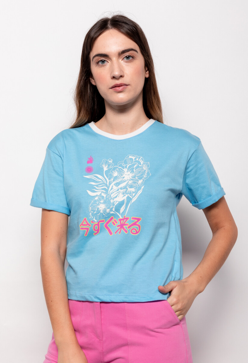 Remera LIVE WILD color turquesa