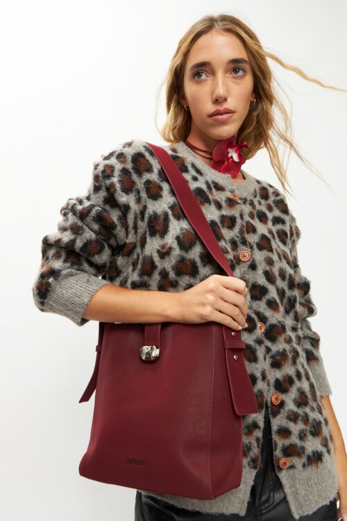 Cartera bandolera con hebilla rojo