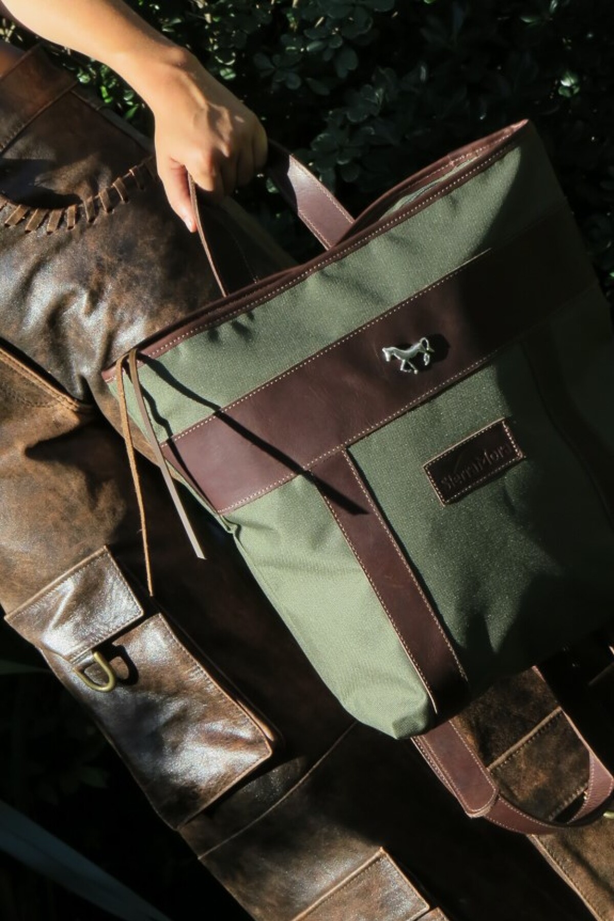 Mustang Backpack Chocolate / Verde Seco