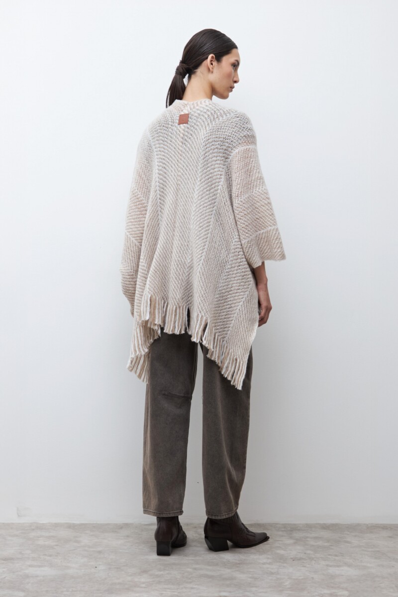 Ruana con bolsillos beige