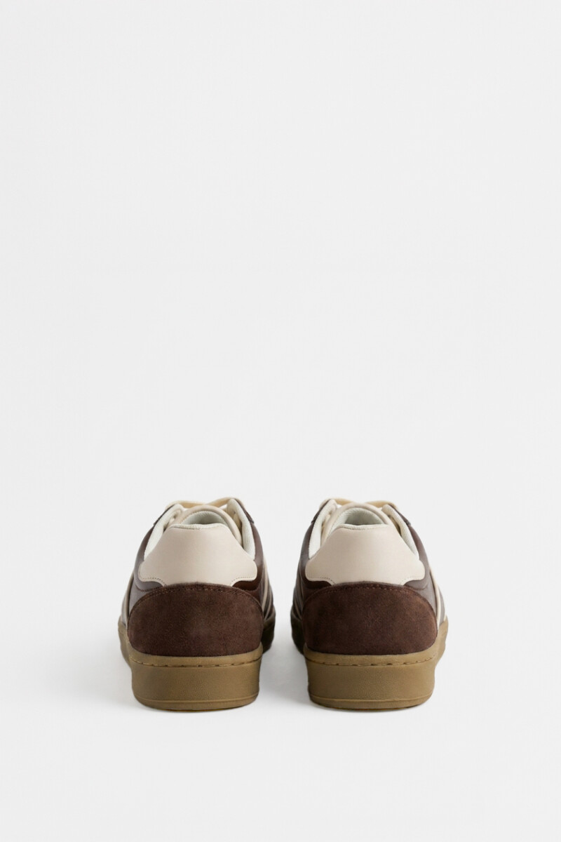 Zapatilla combinada chocolate