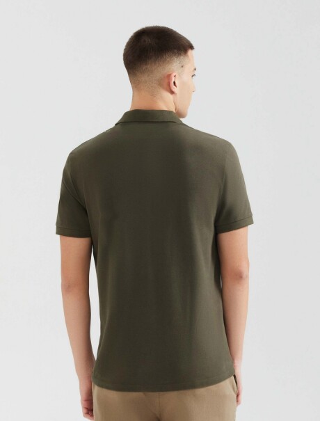 CAMISA DE CUELLO CON BORDADO VERDE MUSGO