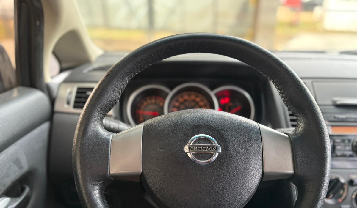 Nissan Tiida Estándar - 2010 Nissan Tiida Estándar - 2010