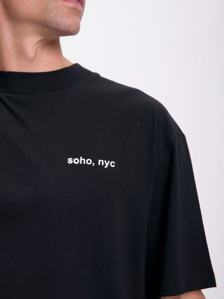 Remera oversize cuello alto Negro