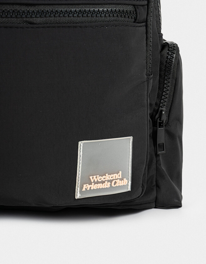 Mochilas Urbanas Mochila Urbana Con Charm - Negro