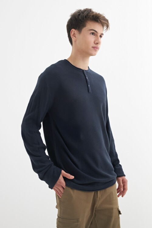 Sweater liviano cuello redondo AZUL MARINO