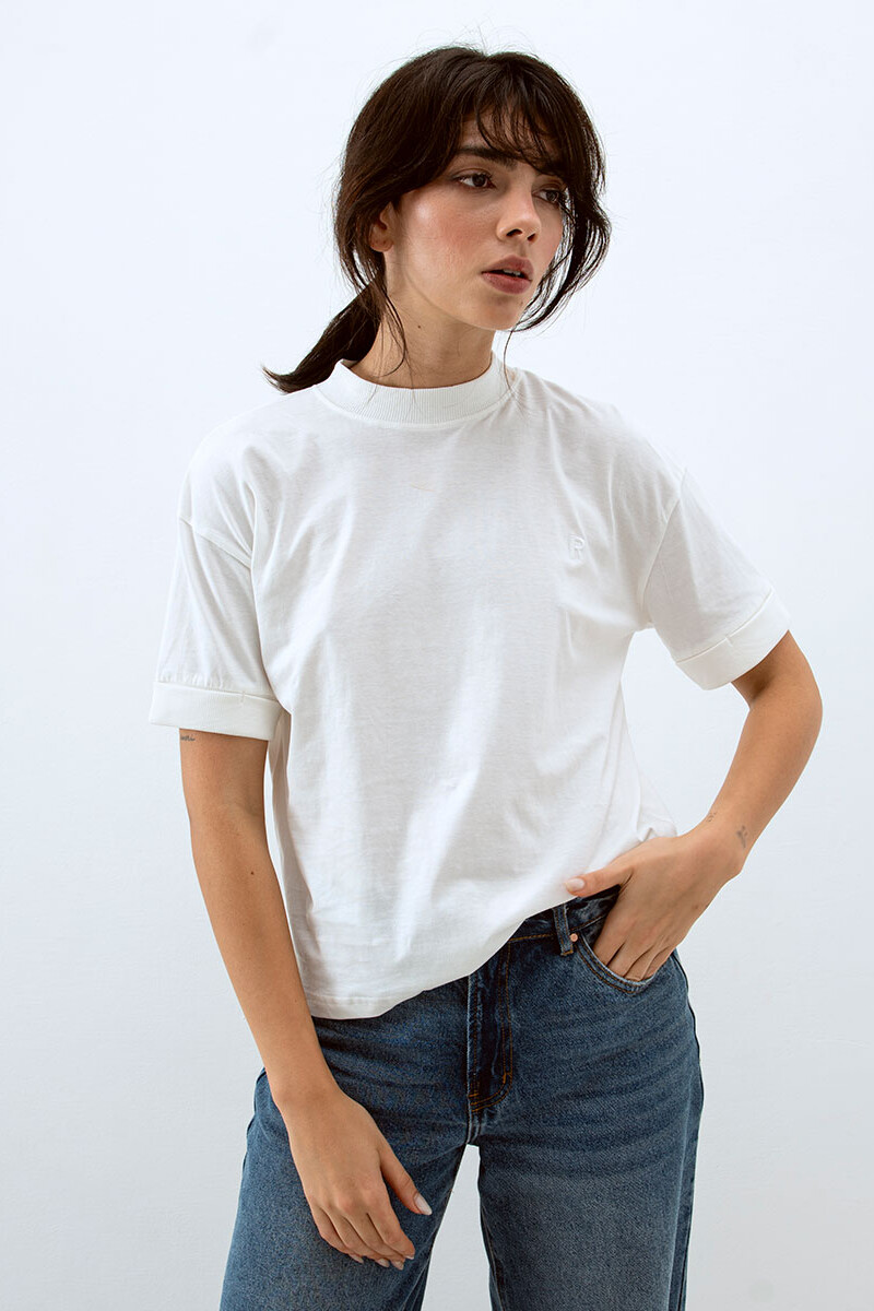 Pouli White