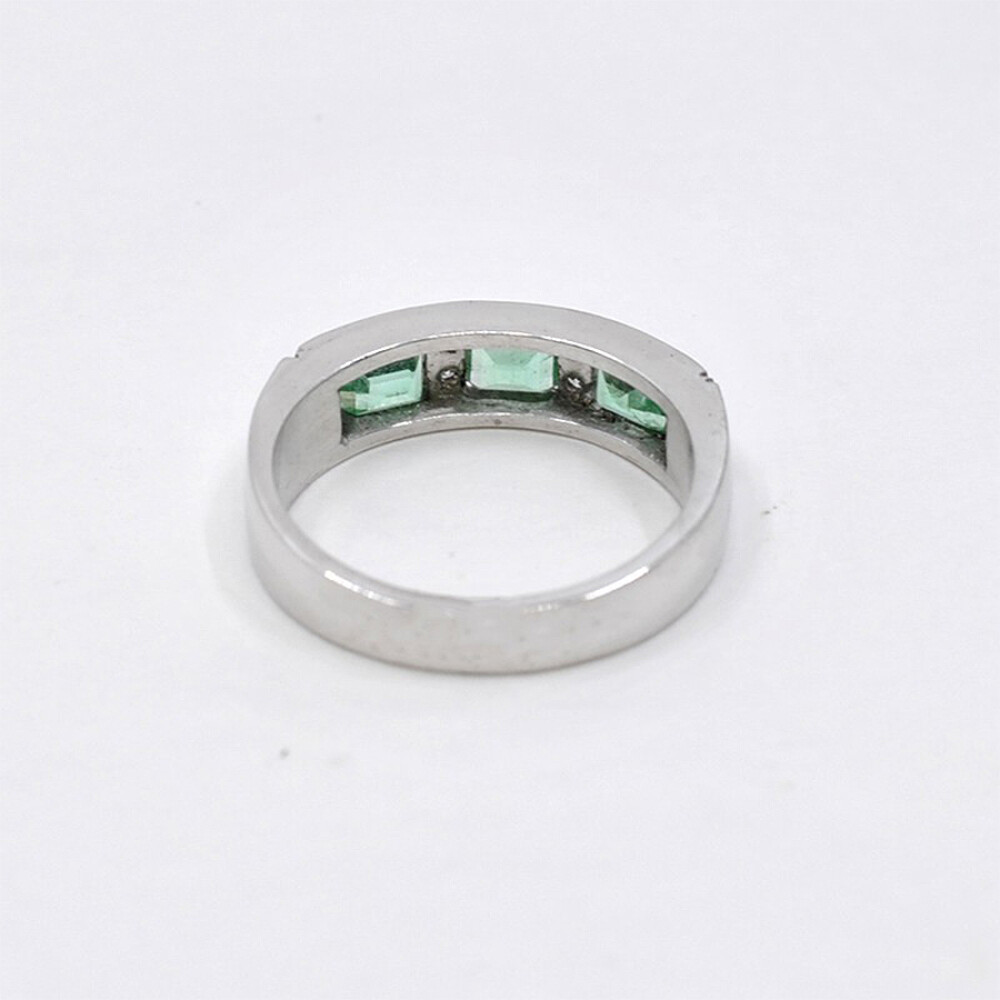 Anillo Oro Blanco 18K Brillantes Y Esmeralda Anillo Oro Blanco 18K Brillantes Y Esmeralda