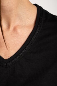 Remera Escote V Algodón Negro