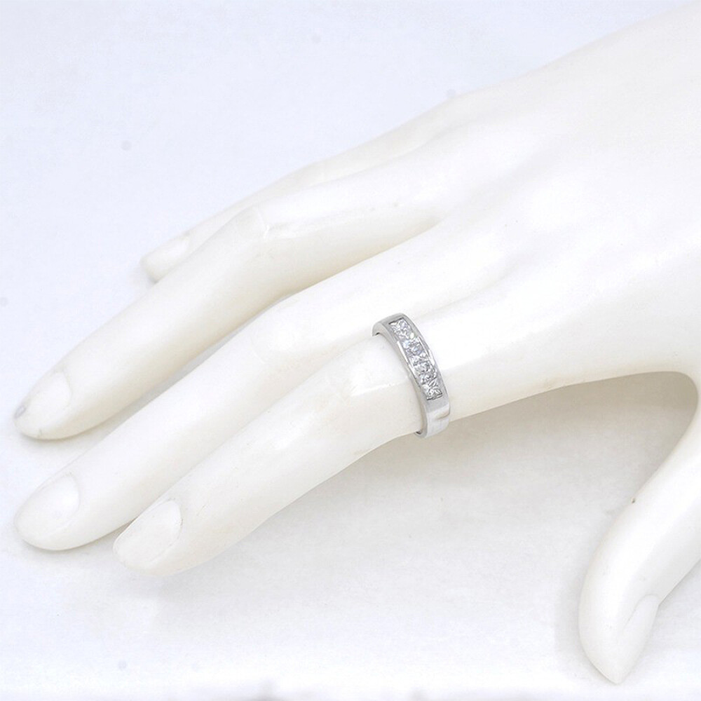 Anillo Medio Sin Fin En Oro Blanco 18K Y Brillantes Corte Princesa Anillo Medio Sin Fin En Oro Blanco 18K Y Brillantes Corte Princesa