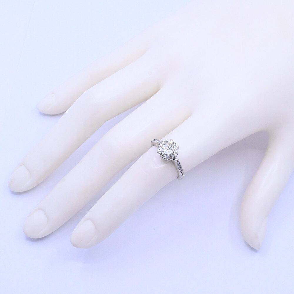 Anillo platino con brillantes. Anillo platino con brillantes.