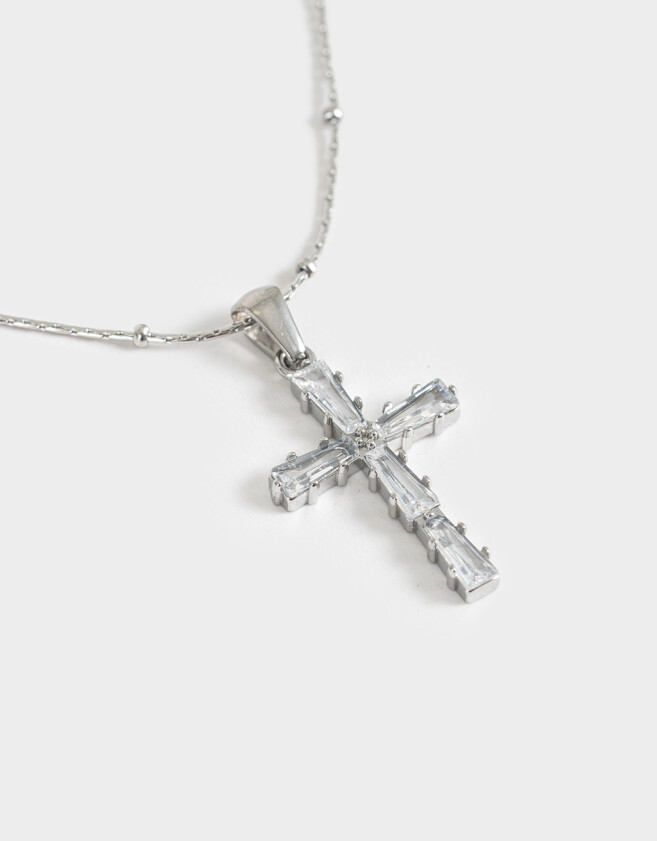 Cadena Corta con Dije Religioso Cadena Corta Con Dije De Acero Quirúrgico - Plateado