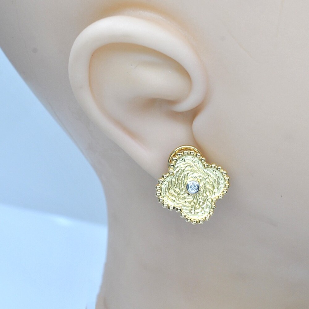 Par de caravanas en oro 18k y brillantes modelo Alhambra Par de caravanas en oro 18k y brillantes modelo Alhambra