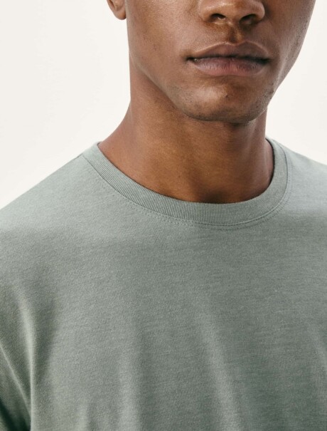 CAMISETA BÁSICA UNISSEX REGULAR WORLD VERDE