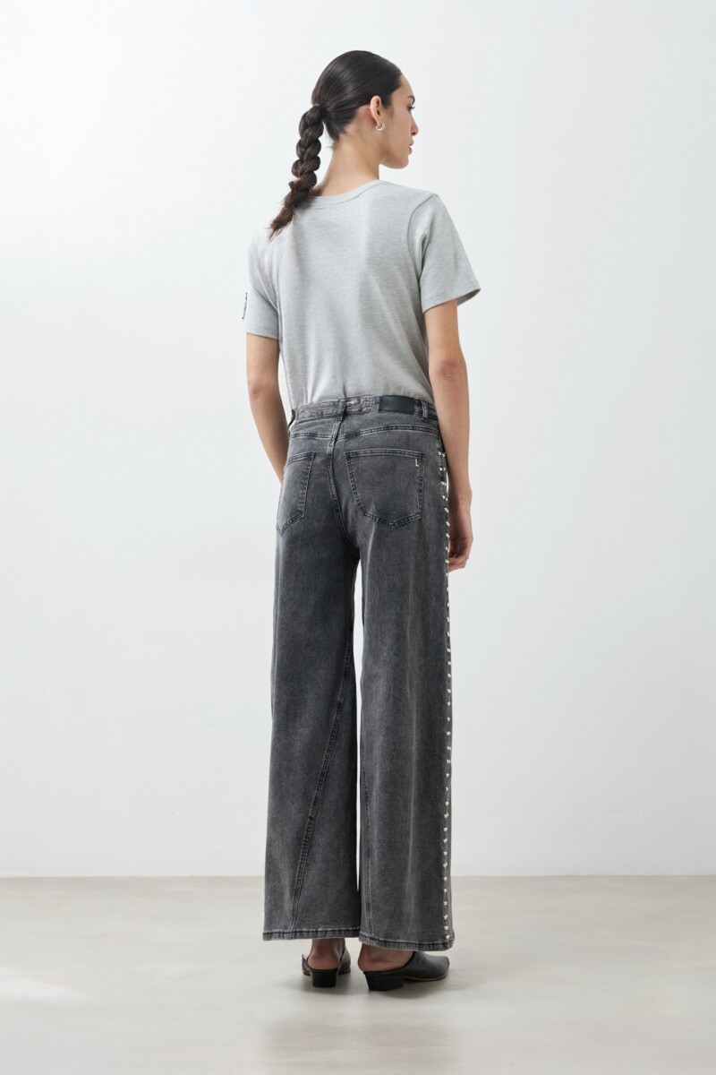 Jean wide leg con tachas Sade gris oscuro