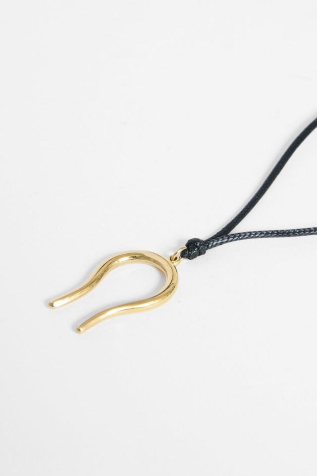 Collar con cordón detalle bull acero dorado