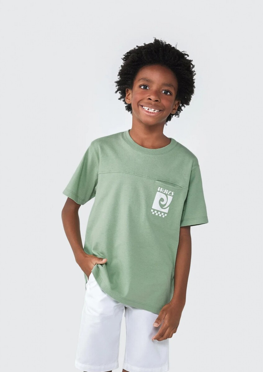 CAMISETA INFANTIL CON ESTAMPA MODELO OVERSIZE - VERDE 