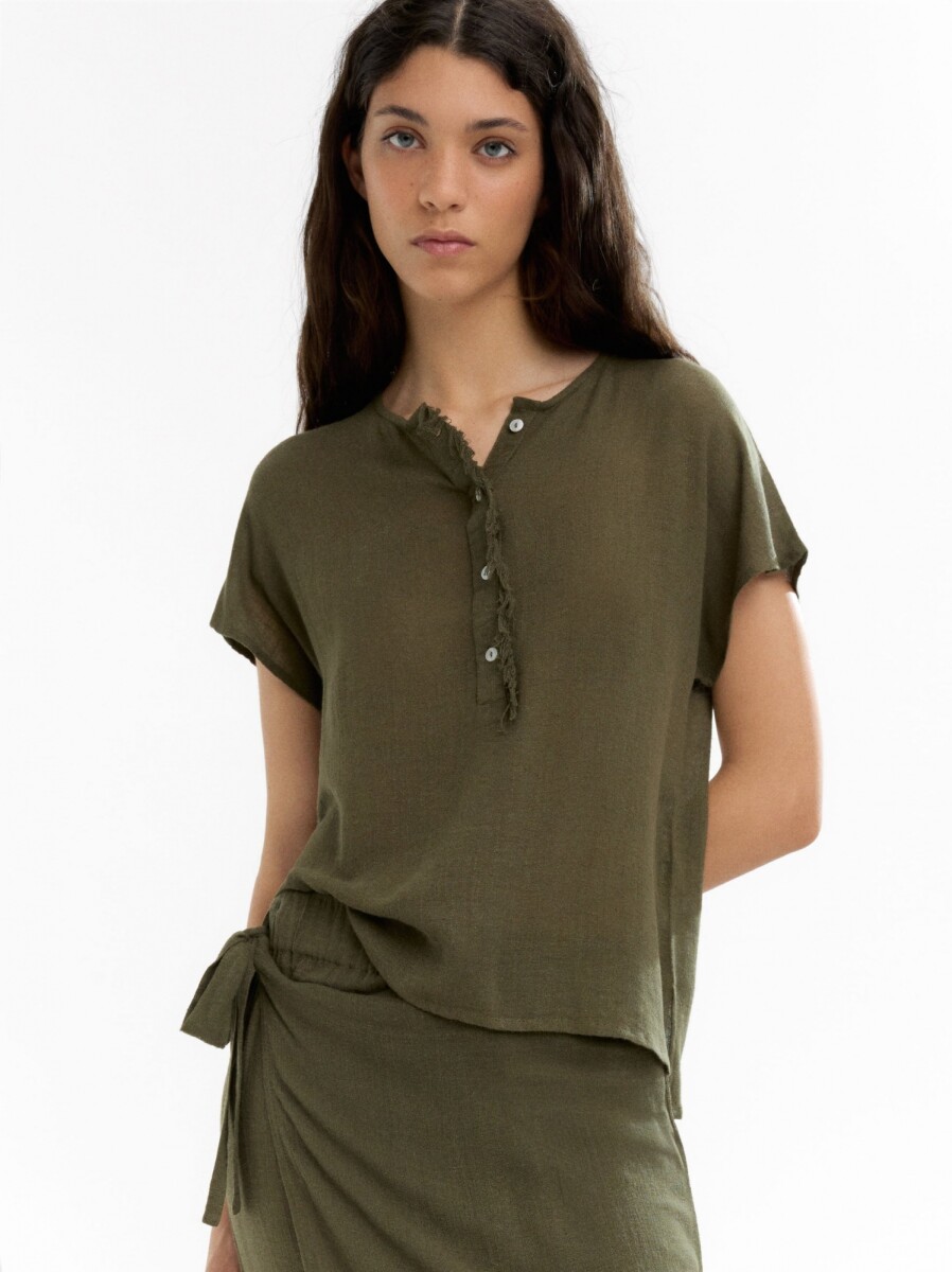 Camiseta Mezcla De Lino Con Botones - caqui 