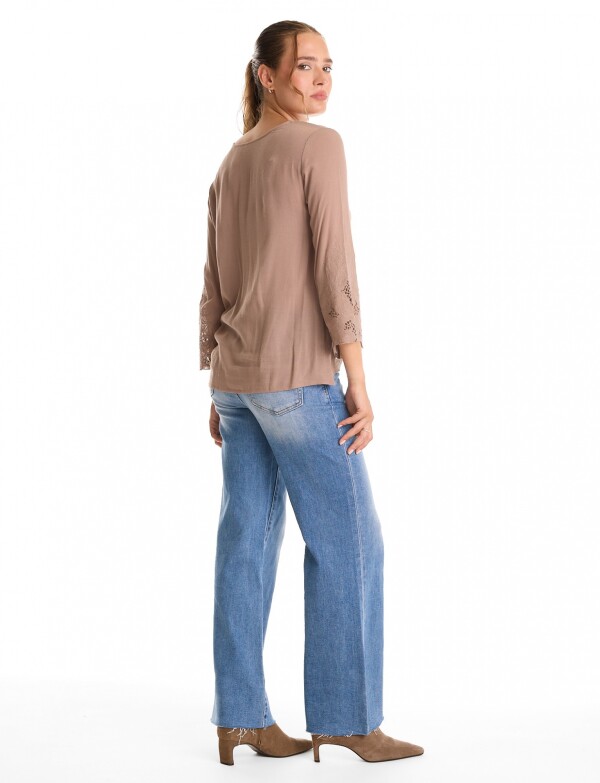 Blusa Bordado Suizo TOSTADO