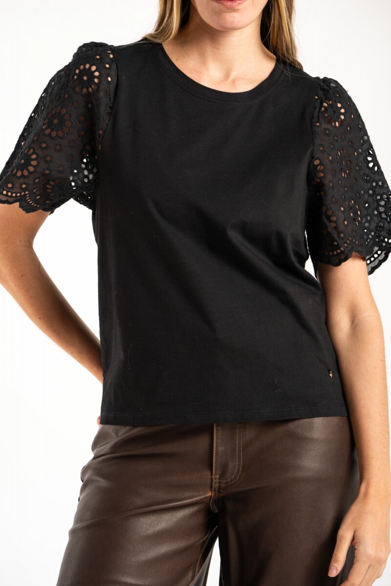 Remera Algodón Peinado Y Calados Negro