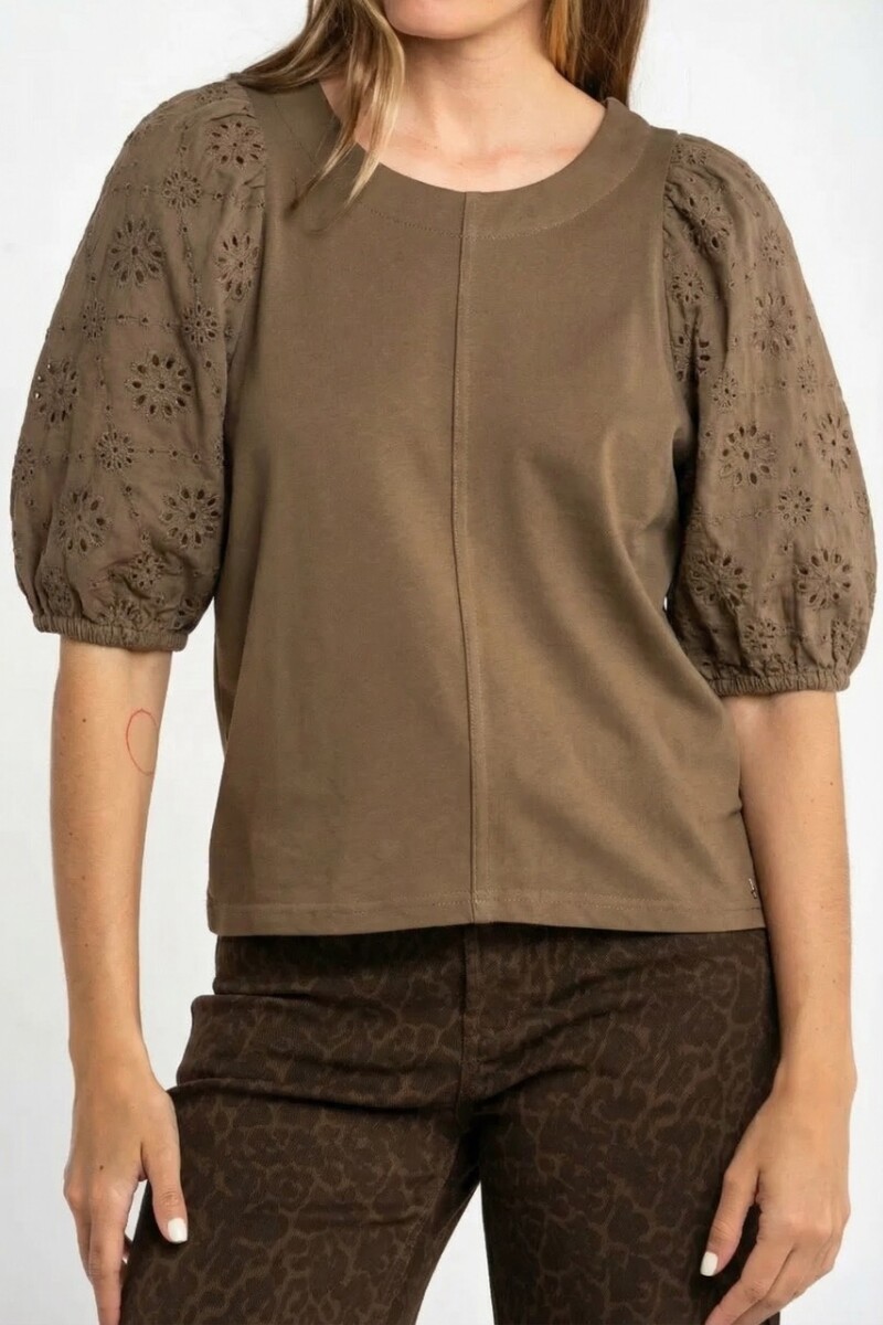 Remera Manga Globo Broderie Oliva