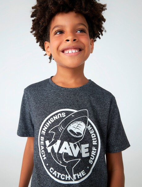 CAMISETA INFANTIL CON ESTAMPA GRIS